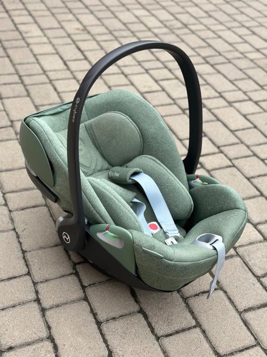 Cybex Cloud T i-Size green leaf.