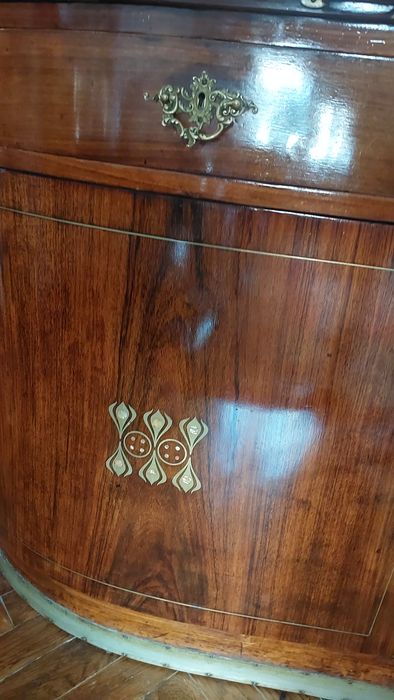 Продам автентичний сервант