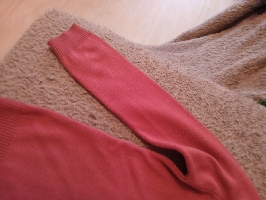 Свитер розовый с апликацыей