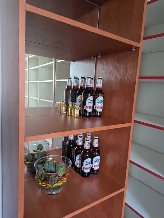 Regał na alkohol z lustrem