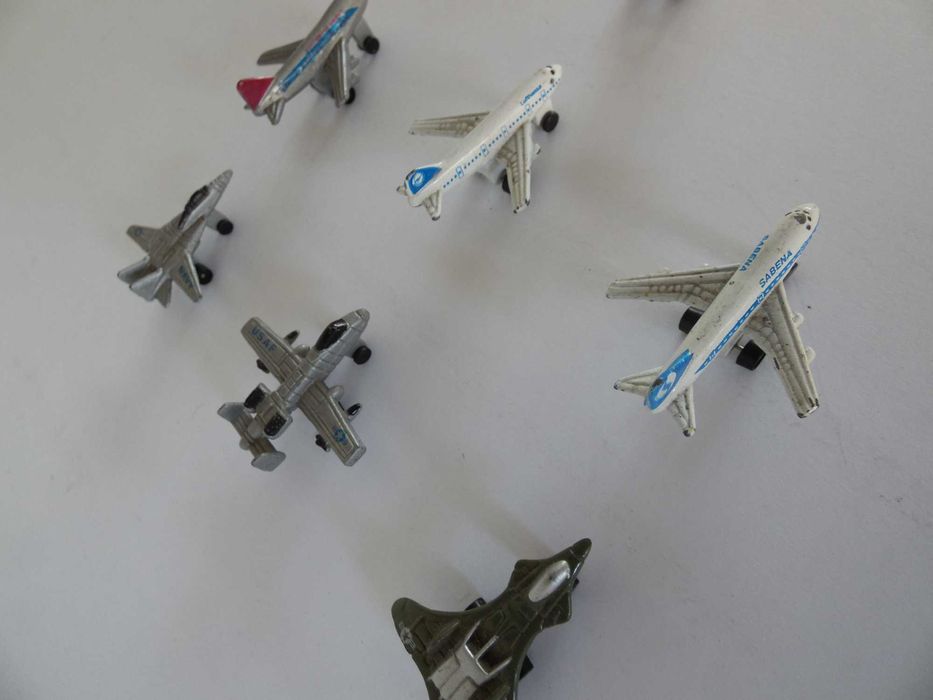 Lote de 7 Mini-Aviões de metal