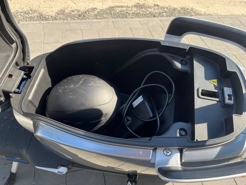 Електричний Yadea E8S.