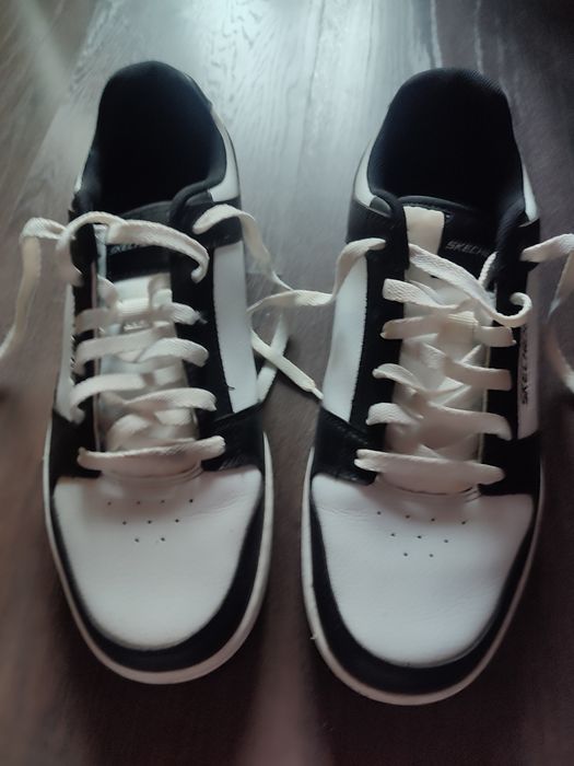 Продаются кроссовки Skechers