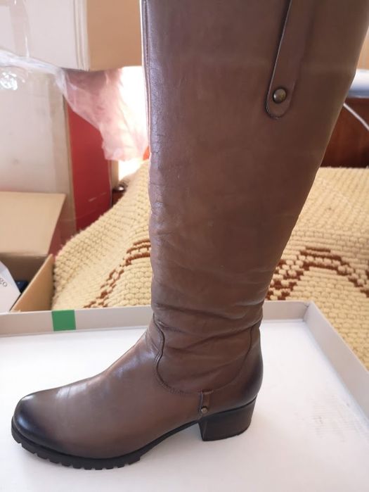 Теплі, зручні  шкіряні чоботи 39 розміру