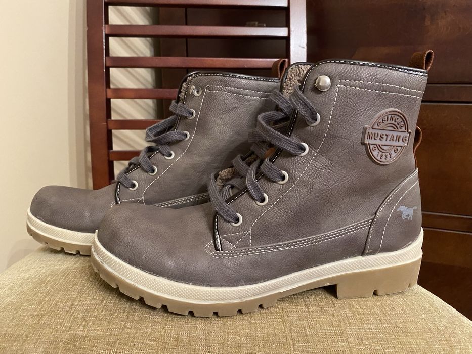 Zimowe buty Mustang, wkladka 25cm.