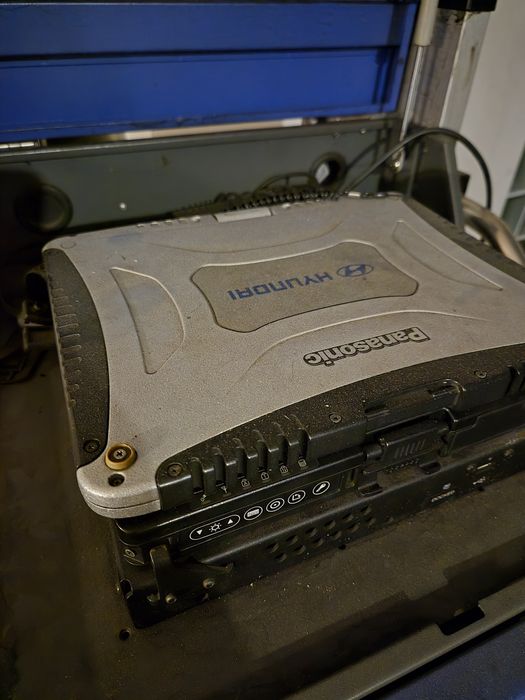 Komputer Panasonic Toughbook z wózkiem
