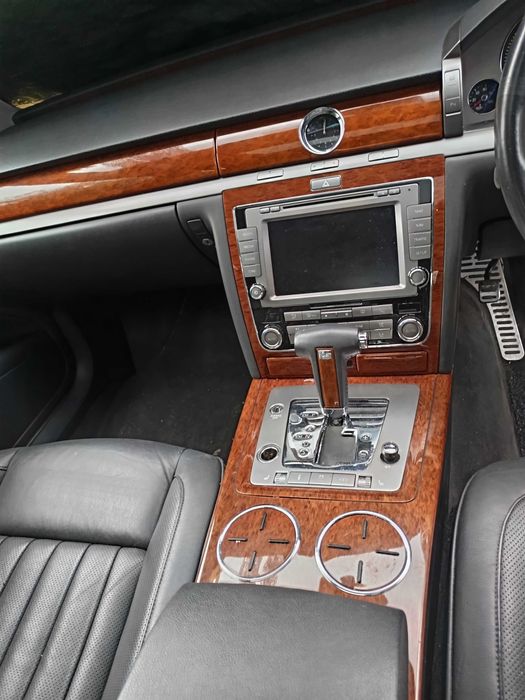 Продам дисплей багатофункціональний VW Phaeton 2011р.