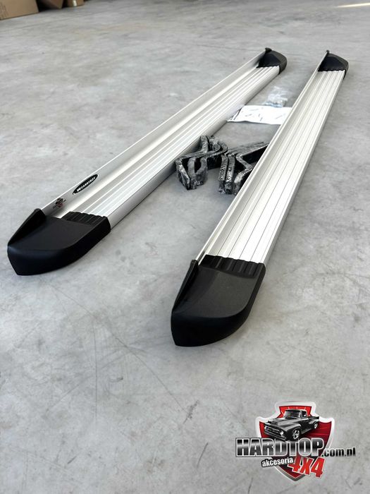 Progi Stopnie Boczne do wsiadania Aluminiowe Toyota Hilux 2015 - 2025+