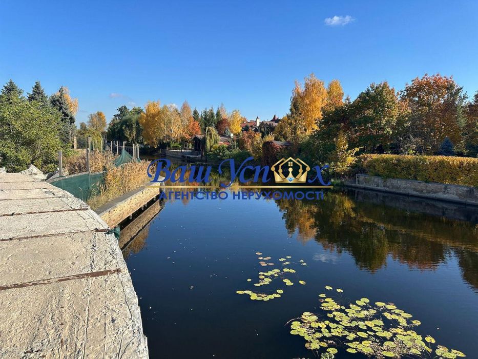 Продаж ділянки з виходом на річку Дніпро.  У місті на Дамбі.