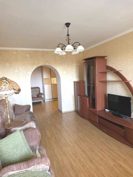Терміново простора 2-кімнатну квартиру 81,5 м² з ремонтом та меблями