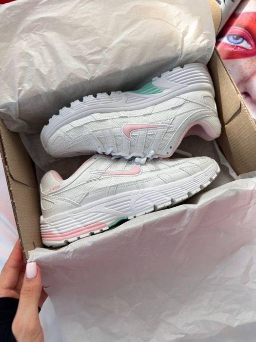 Жіночі спортивні кросівки Nike P-6000 найк п6000 білі з рожевим