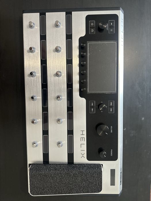 LINE 6 HELIX FLOOR em Platinum (edição limitada)