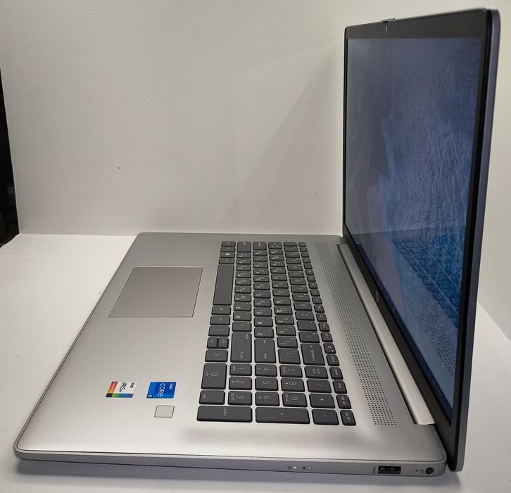 HP Laptop 17t-cn300  /17.3/i5 10ядер 12 поток /DDR4 16Gb /512gb/IrisXE