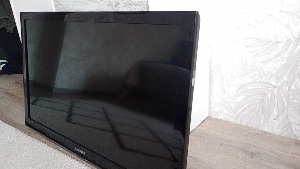 Продаю телевізор Samsung , кріплення у подарунок