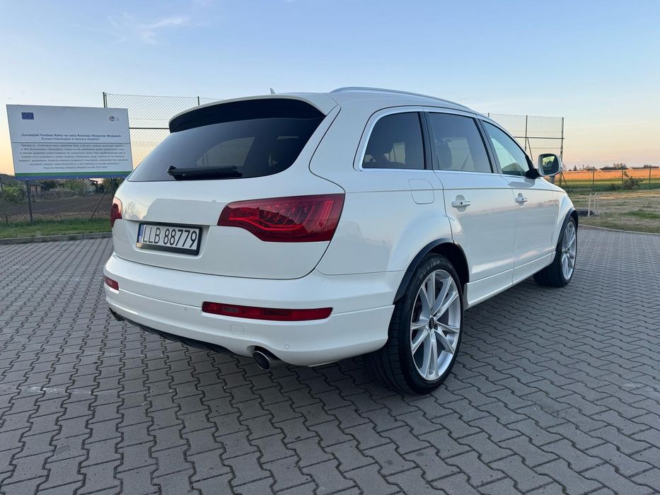 Audi q7.        .