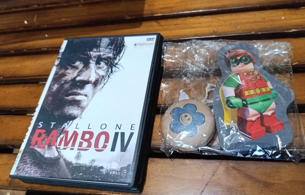 Conjunto Estojo em metal da Lego + ioiô em madeira + Oferta 4 DVD´s