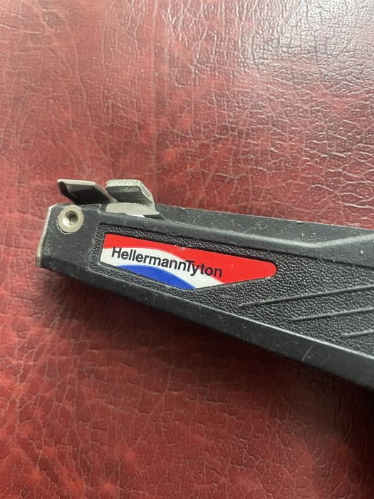 Zaciskarka do opasek HellermannTyton MARK7 oryginał