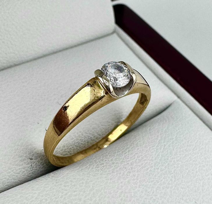 Uroczy złoty pierścionek 1,83g 585 14K R. 12