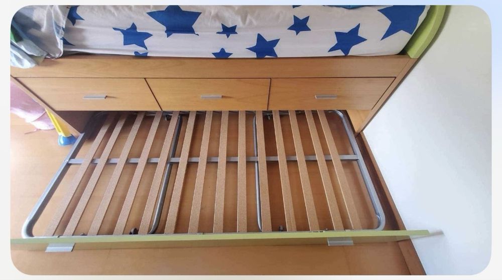 Vendo cama com colchão e cômoda