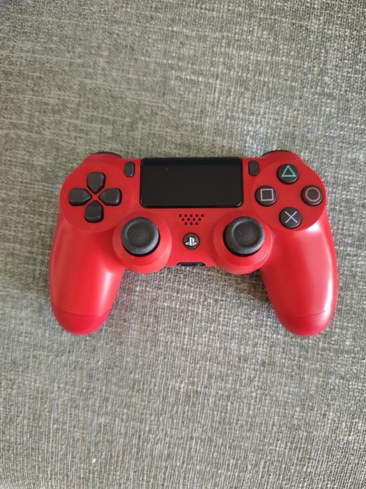 PlayStation 4 1tb + 2 comandos