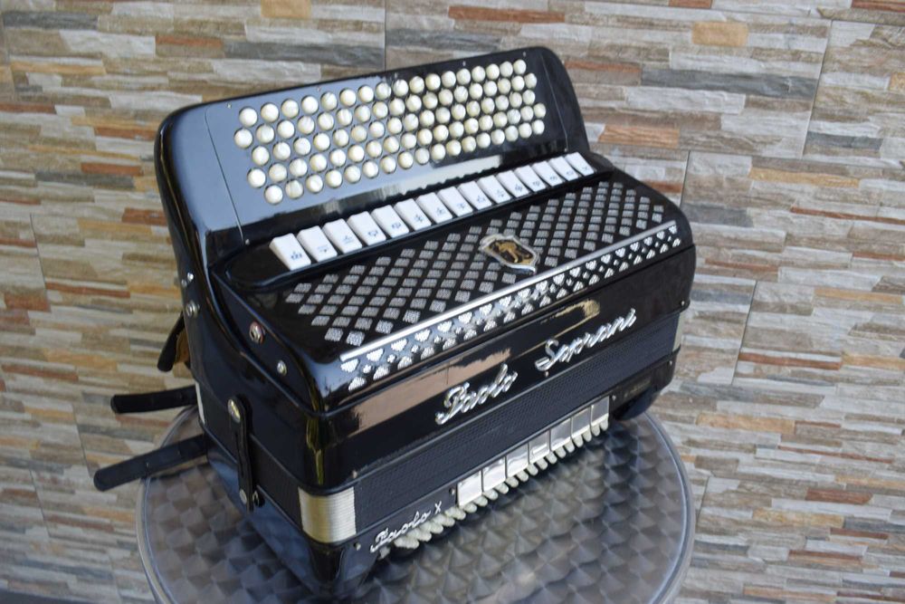 Acordeao Paolo Soprani Paolo X  5 Voz 120 Baixos,N 281