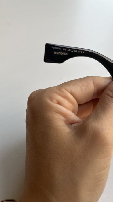 Okulary przeciwsłoneczne Fendi FE40048U 01B