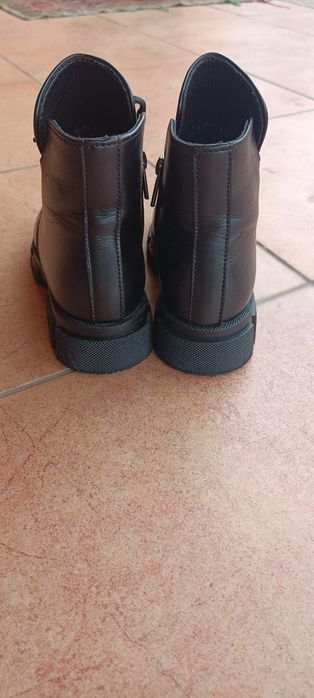 Черевички з натуральної шкіри для дівчинки 32 розмір.