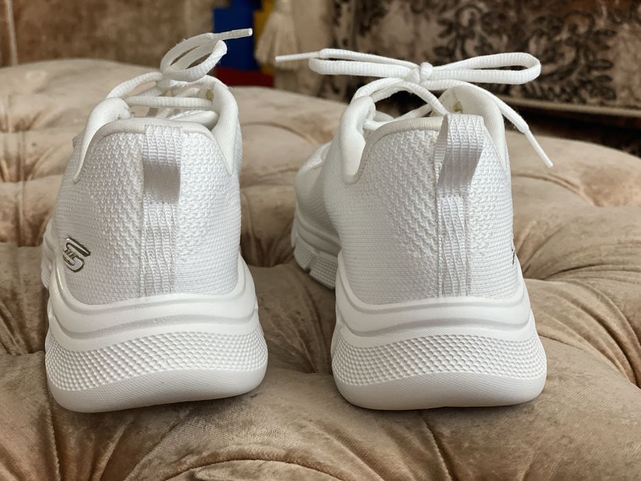 Кросівки skechers р.37