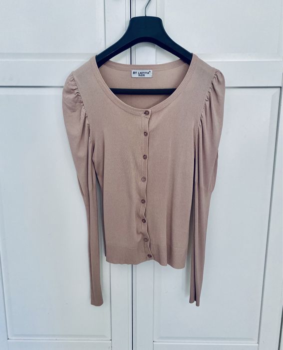 Romantyczny sweterek pudrowy róż