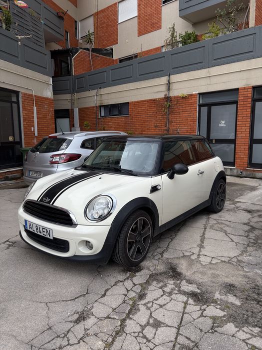 Mini cooper one .