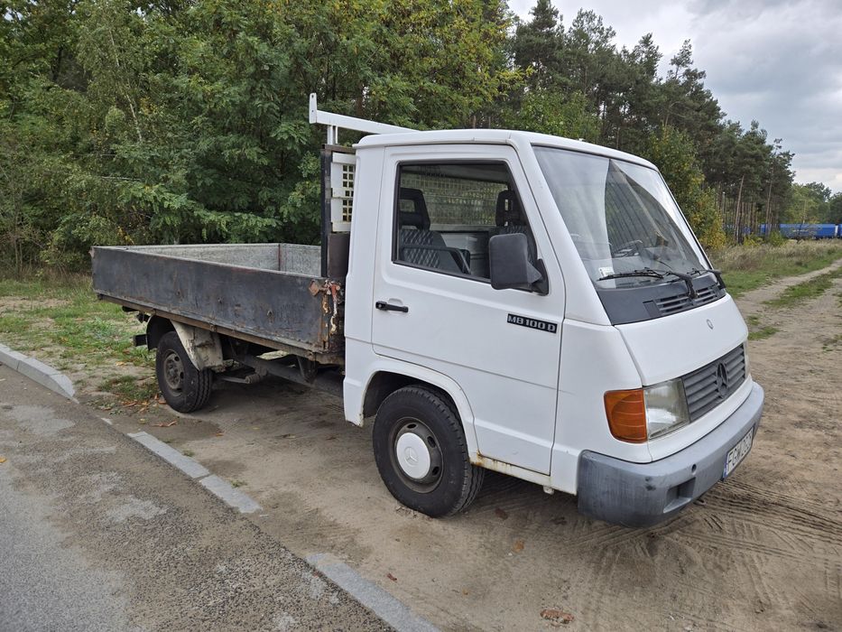 Mercedes-Benz MB 100