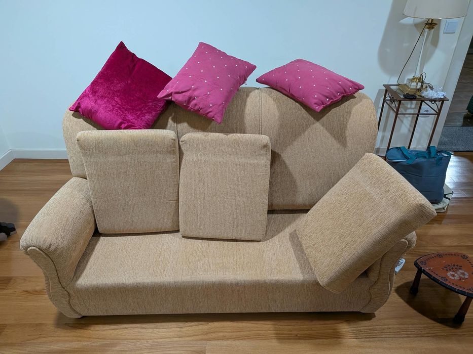 Sofá 3 Lugares Bege Compacto (170x100 cm) + Almofadas de Oferta - Excelente Estado