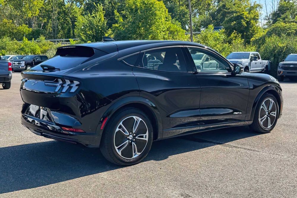 Ford Mustang Mach-E Premium      2023