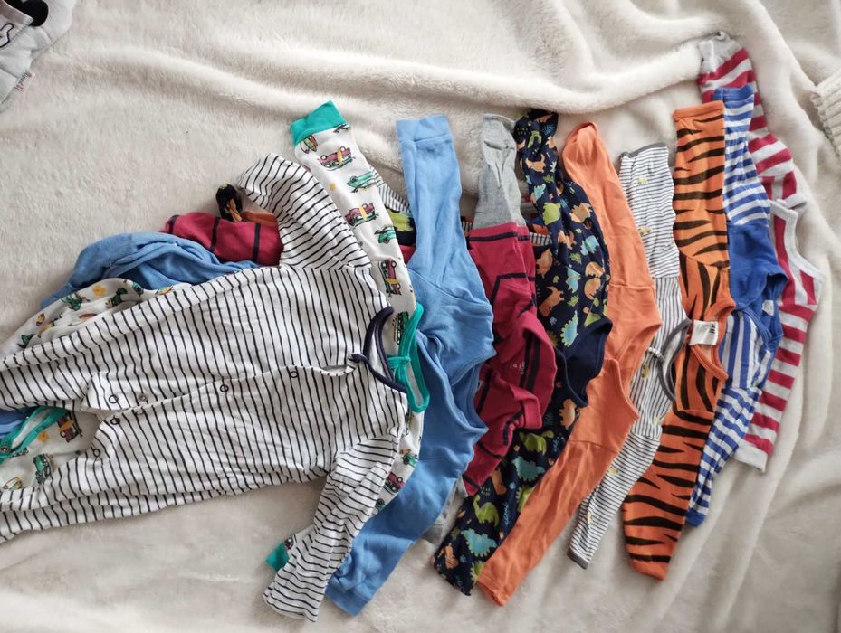 Sprzedam pakę ubrań 68-74