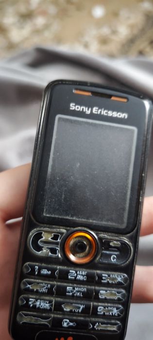 смартфон Sony Ericsson W200i.