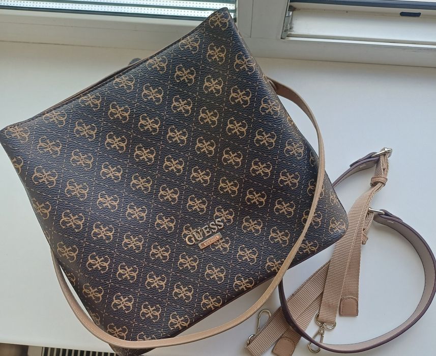 Сумка Guess  в ідеальному стані
