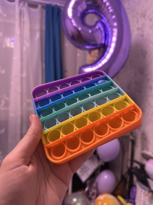 Два pop it в кольрах веселкт