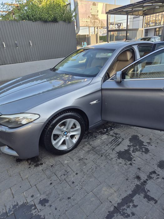 Автомобіль BMW 528I