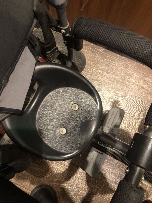 Дитячиу велосипед з батьківською рускою.(самовивіз)в гарному стані.