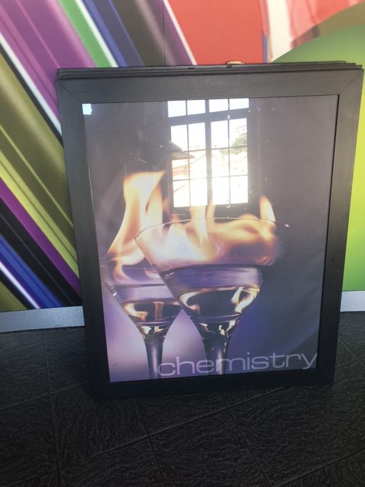 Molduras com imagens impressas em tela