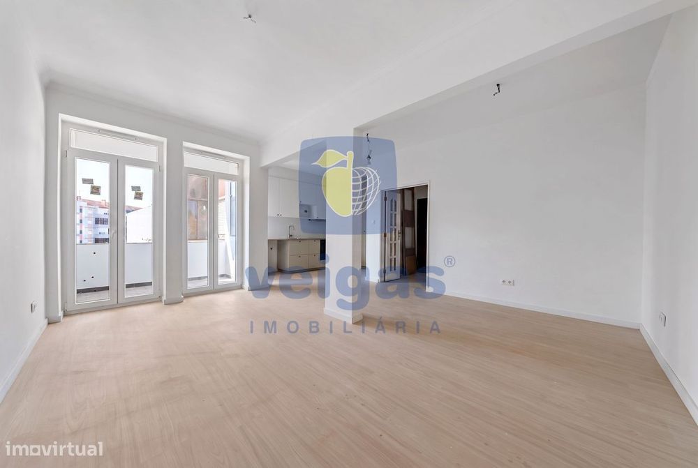 Apartamento remodelado de 3 quartos no Alto do Seixalinho Barreiro