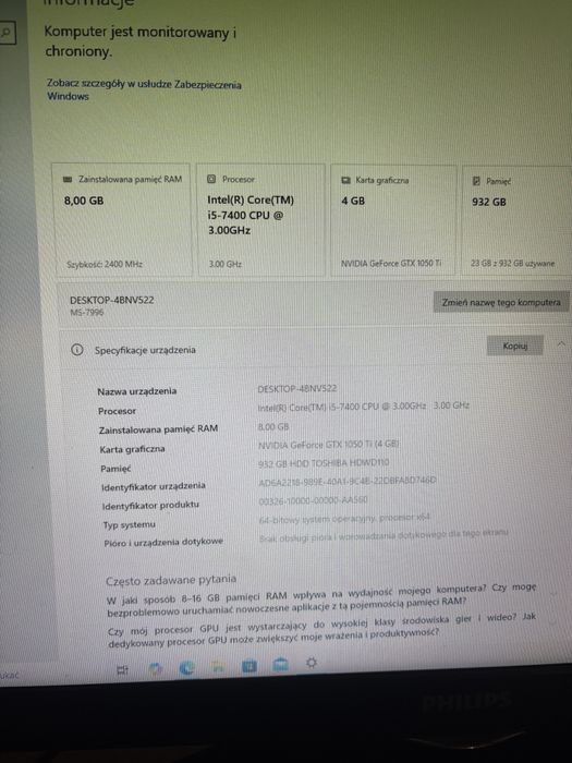 Komputer z monitorem