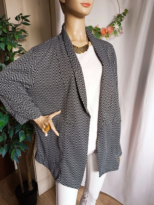 SG Narzutka / marynarka 46 , 48  oversize NKD w zygzaki (szewron) Laura Torelli Collection XL