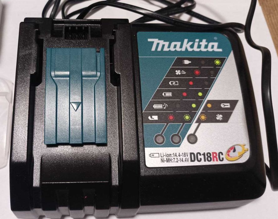 Швидкий зарядний пристрій Makita DC18RC для акумуляторів.( оригінал)