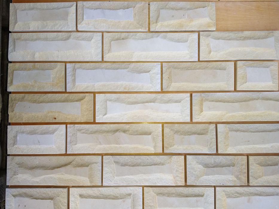 Płytki z kamienia naturalnego