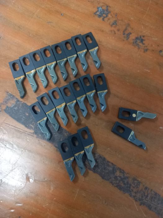 Guia fios de enchimento para teares circulares.