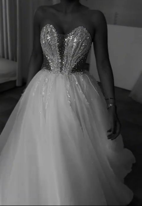 Suknia ślubna bardzo błyszcząca gorset serce księżniczka