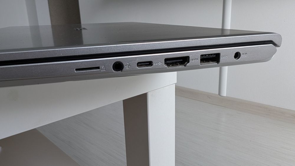 Laptop ASUS VivoBook X512D | Ryzen 5 | 8GB RAM | 256GB SSD | Radeon Vega 8 | Win10