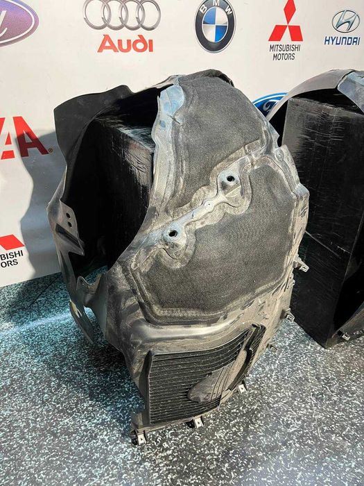 Підкрилки передні L-R Tesla model s