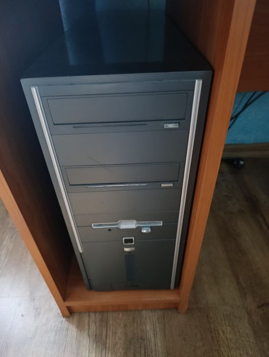 Компьютер стационарный, монитор,колонки,клавиатура